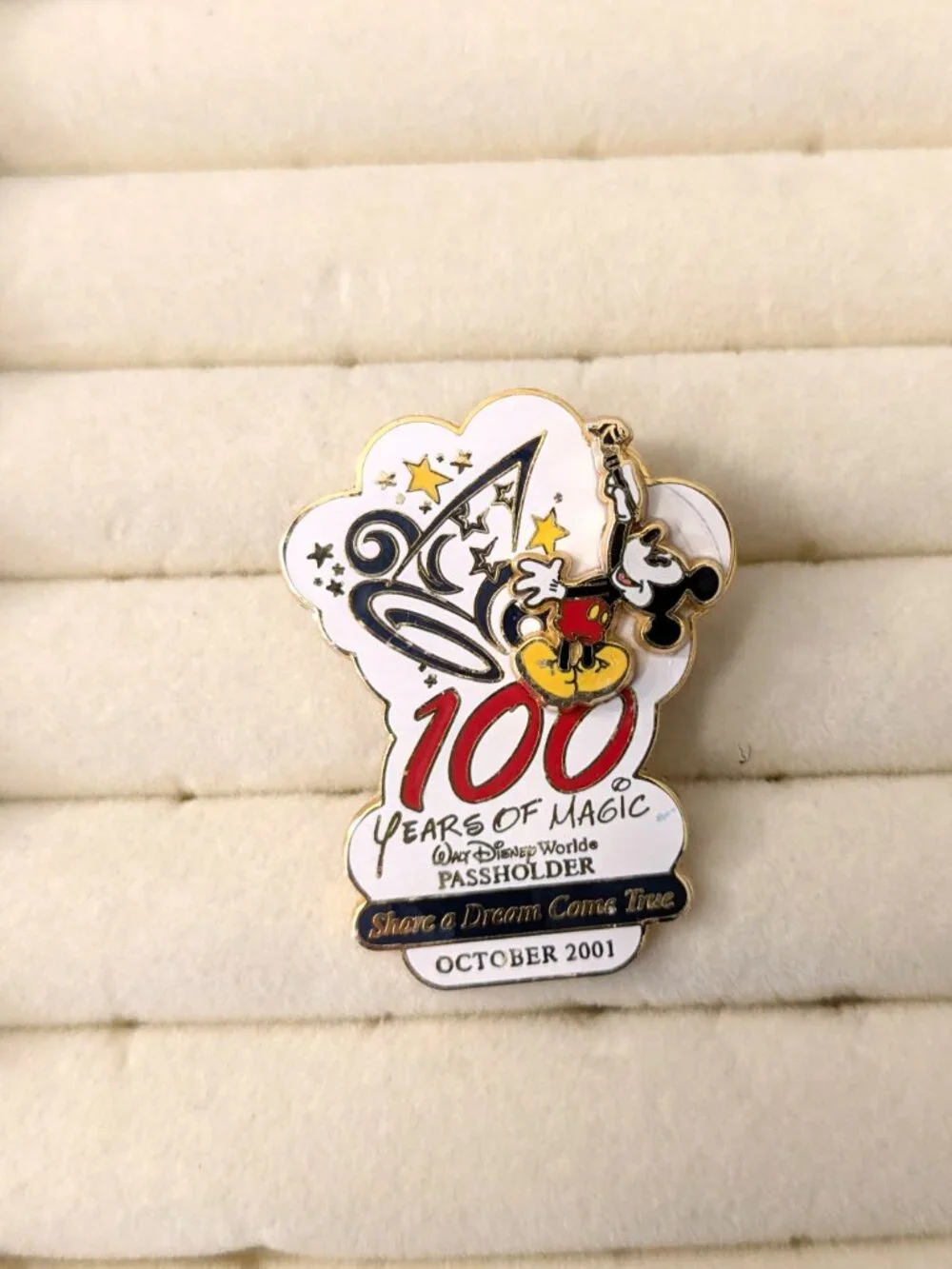 DIsney Pin Moveable Mickey Mouse Passport Holder Series 2001